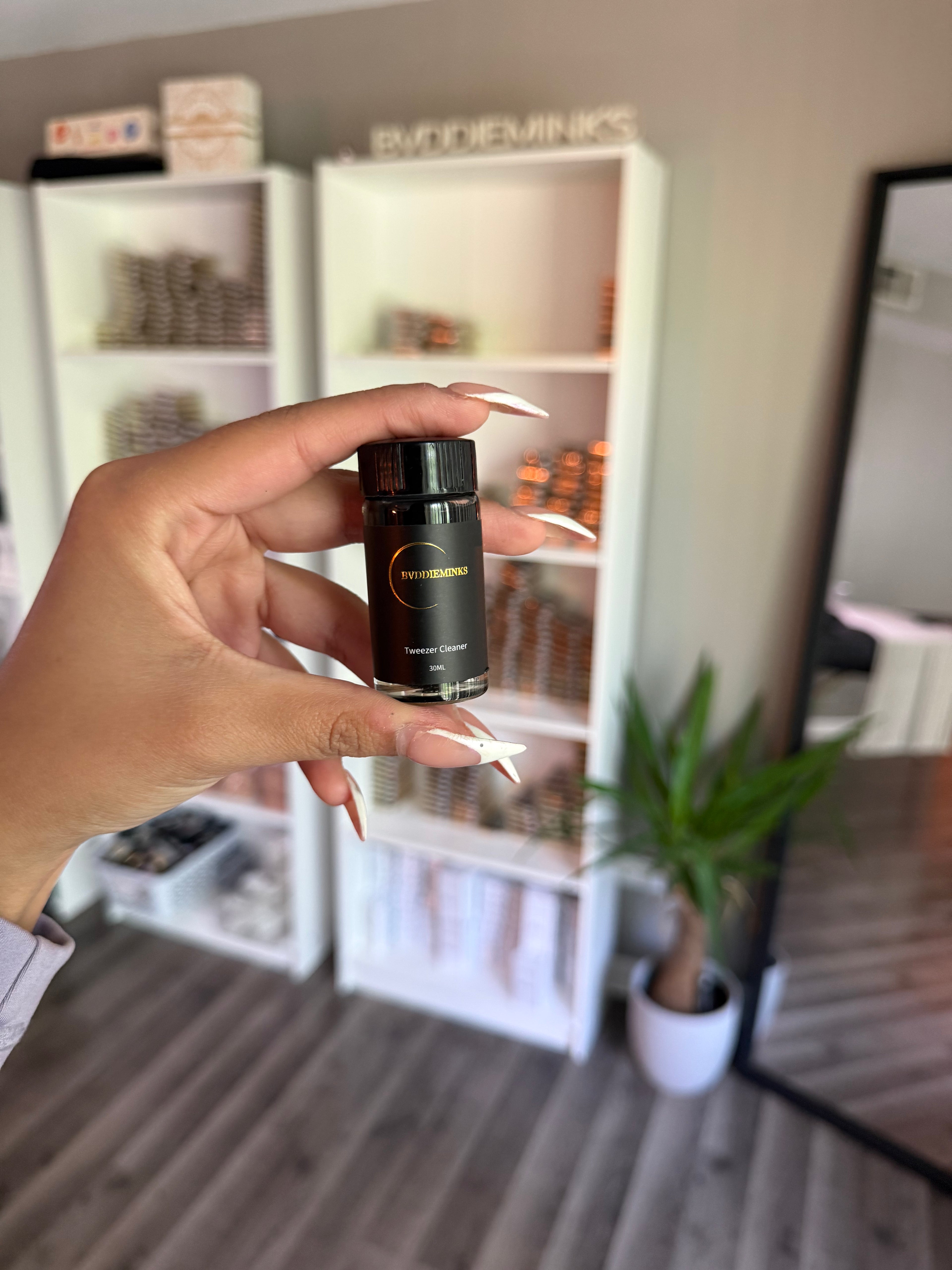 Tweezer cleaner